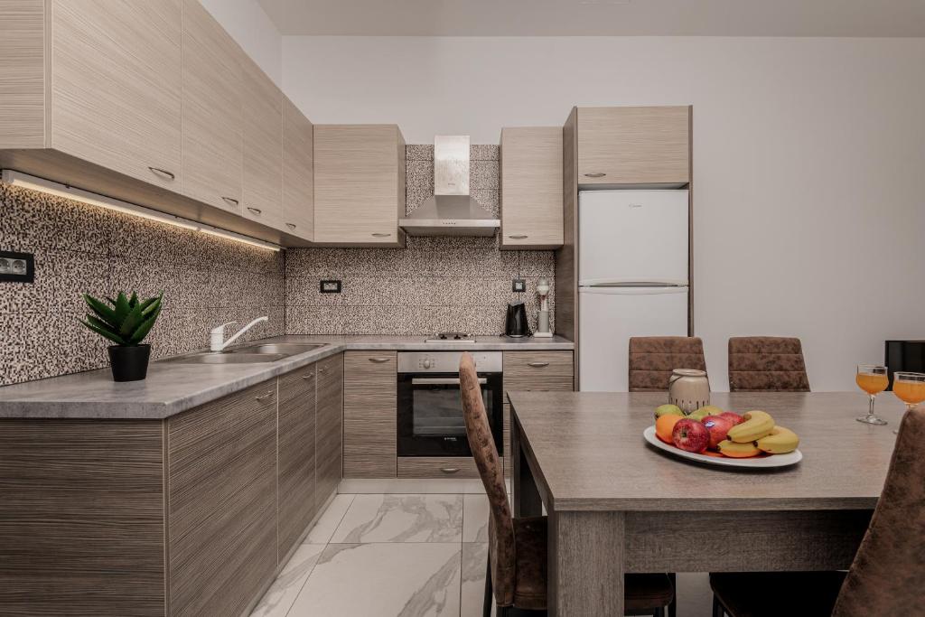 Küche/Küchenzeile in der Unterkunft Katsaros Luxury Apts 5 min walk to beach