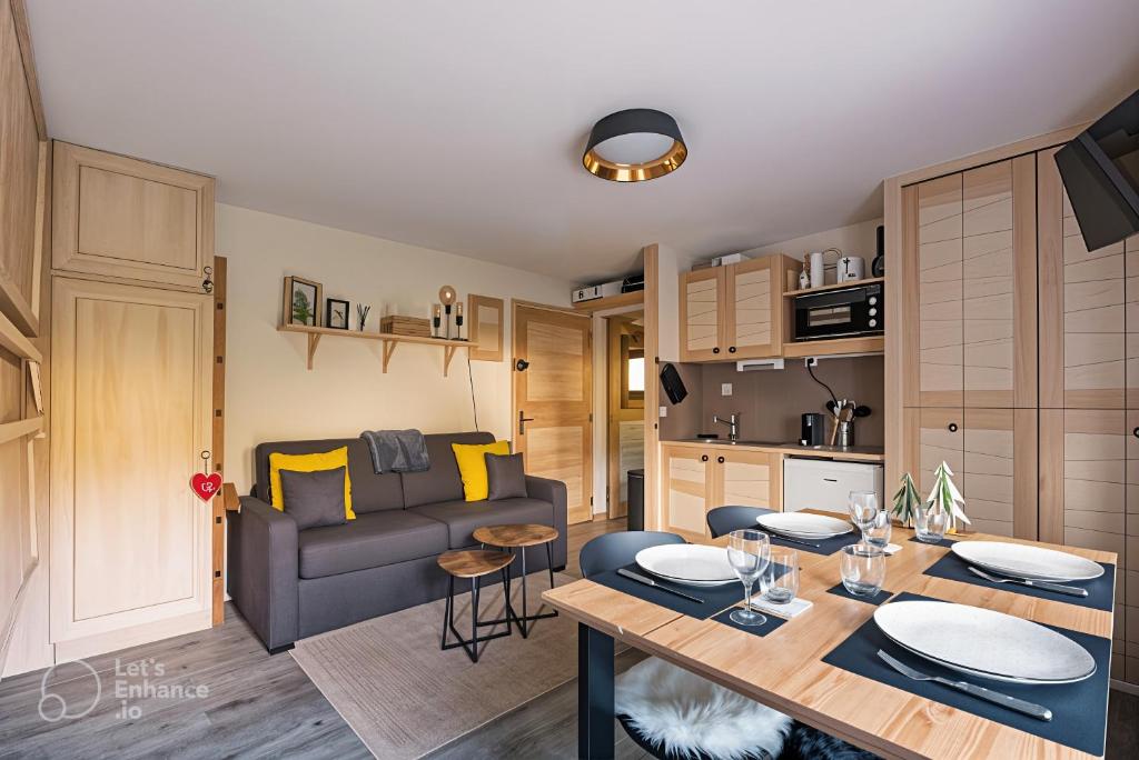 Kuchyň nebo kuchyňský kout v ubytování Cosy studio, idéal détente, rando, VTT et ski