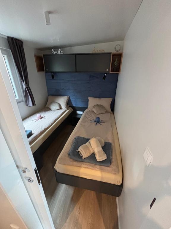 Postel nebo postele na pokoji v ubytování Mobile home LUNA Selce