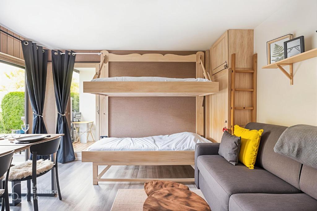 Postel nebo postele na pokoji v ubytování Cosy studio, idéal détente, rando, VTT et ski