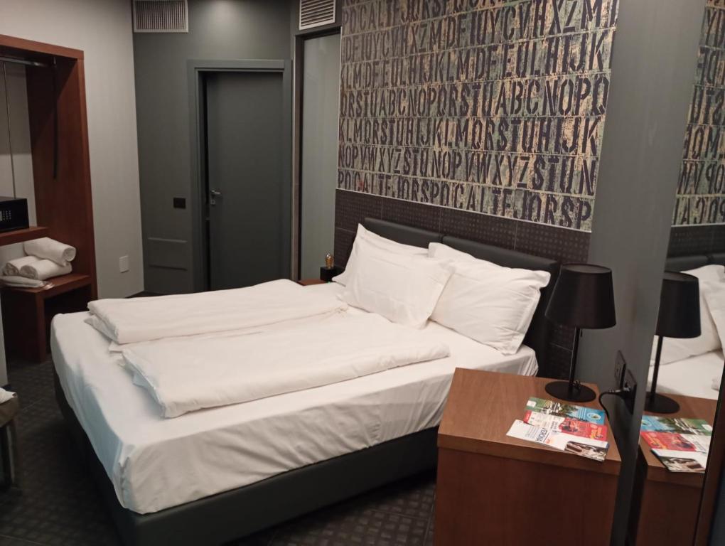 Postel nebo postele na pokoji v ubytování WEGA Hotel Verona