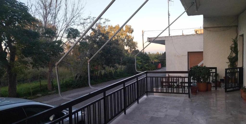 Balkón nebo terasa v ubytování Κυλλήνη