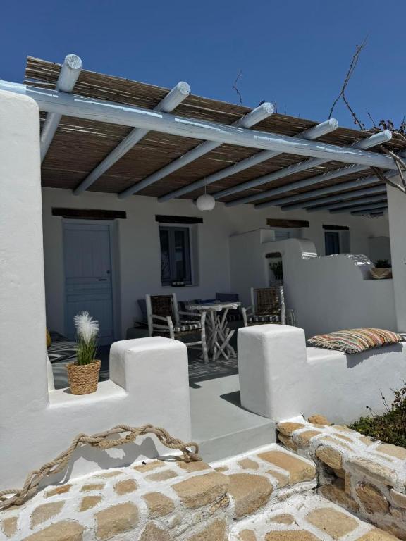 Balkon lub taras w obiekcie Palio Karnagio Παλιό Καρνάγιο