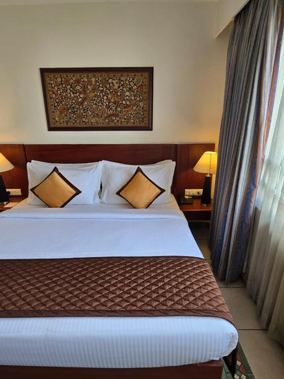 Postel nebo postele na pokoji v ubytování Harrisons Hotel