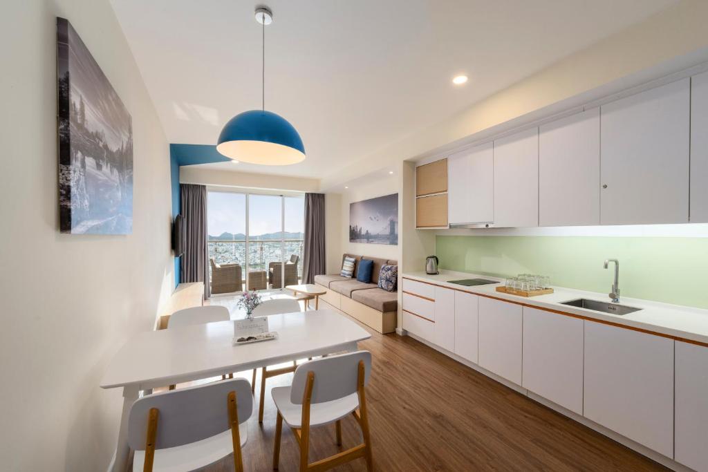2 Bedroom Deluxe Club Suite Mountain View