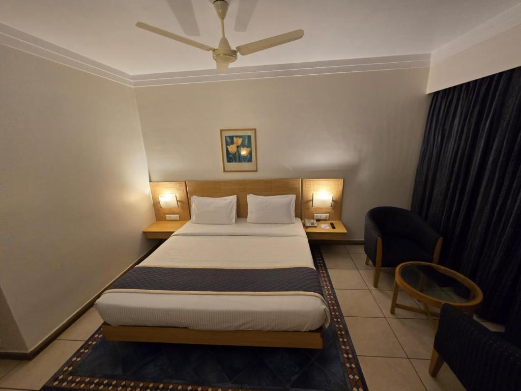Postel nebo postele na pokoji v ubytování Harrisons Hotel