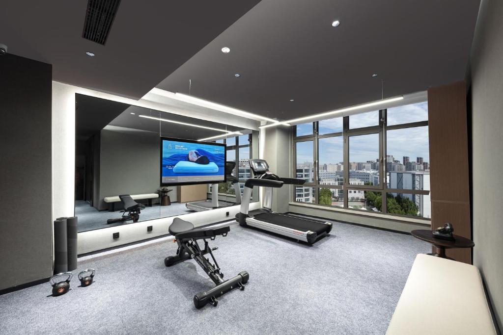 Fitness centrum a/nebo fitness zařízení v ubytování Atour Hotel Tianjin Tiankai Huayuan Industrial Park