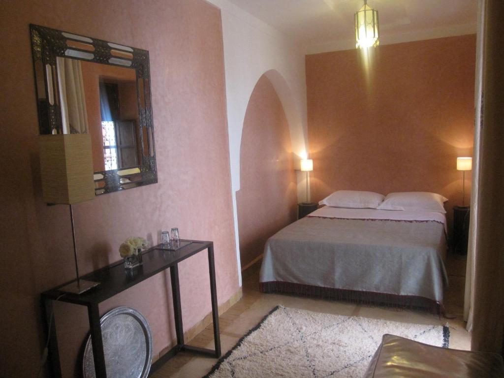 Postel nebo postele na pokoji v ubytování Riad AZZA