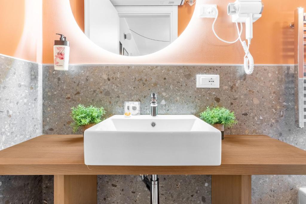 Torriani Suites Foresteria Lombarda - Resim 44