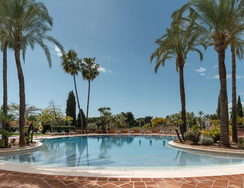 Apartment with a garden near the sea in Gran Bahía de Marbella