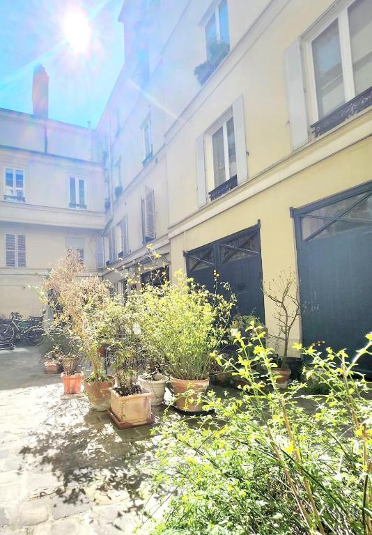 Photo de la galerie de l'établissement No more one the market, à Paris