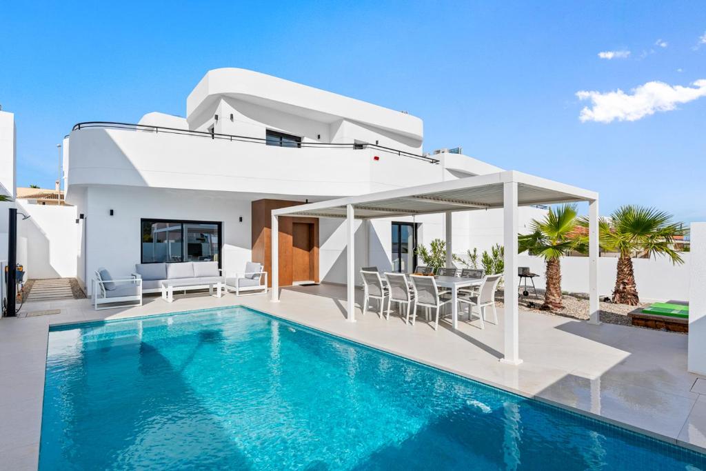 Piscina en o cerca de Luxury family villa with privacy