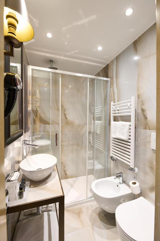 a bathroom with two sinks and a shower at Hotel Arlecchino in Venice