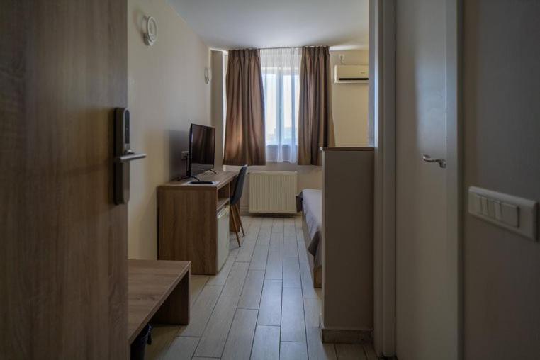 City Hotel Bucharest - Resim 41