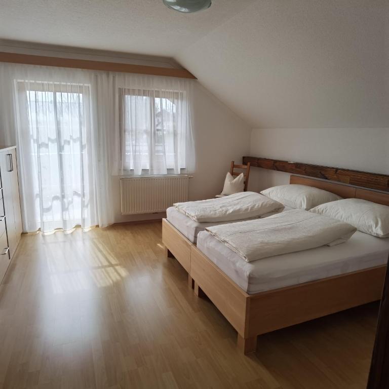 Postel nebo postele na pokoji v ubytování Privatzimmer am Weinbrunnen