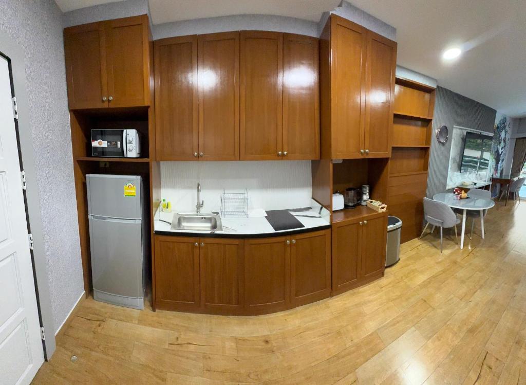 Kuchyň nebo kuchyňský kout v ubytování Pattaya Beach View Talay 6 by AEGEAN Suite Condo