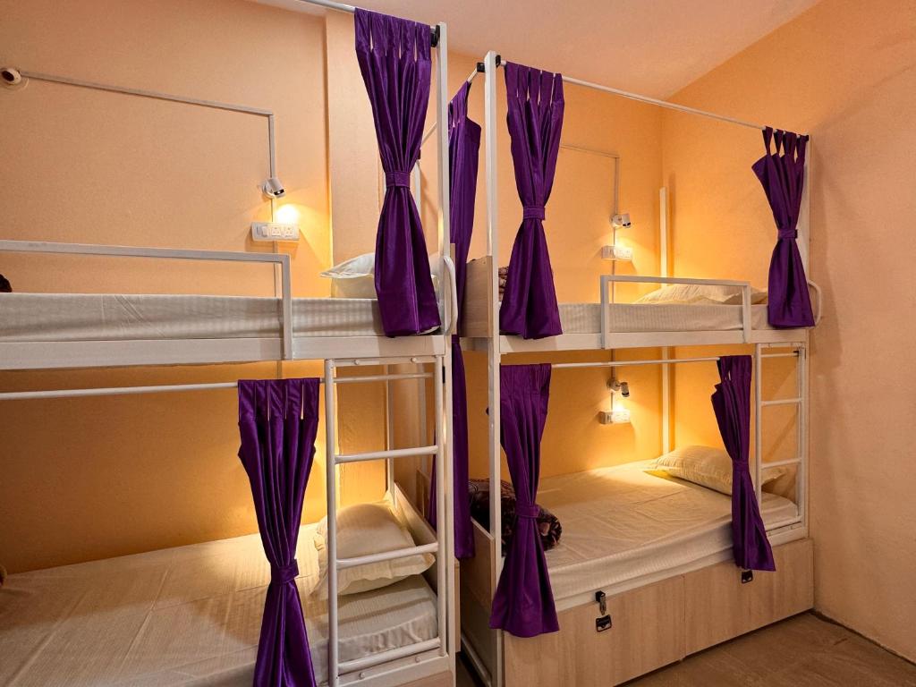 Postel nebo postele na pokoji v ubytování The Backpackstack Hostels and Cafe