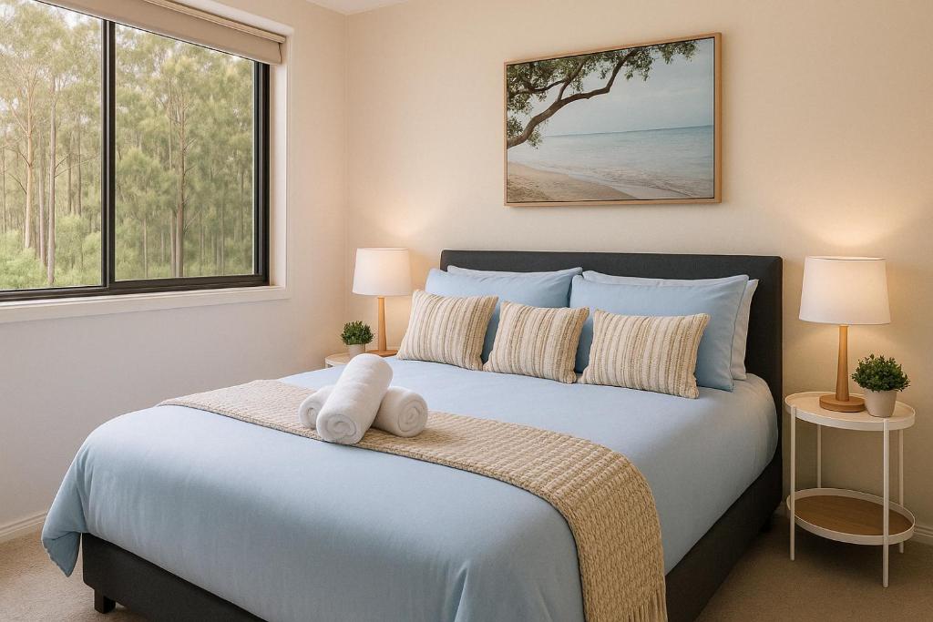 Ένα ή περισσότερα κρεβάτια σε δωμάτιο στο Sea Breeze Getaway, secluded family home filled with relaxation