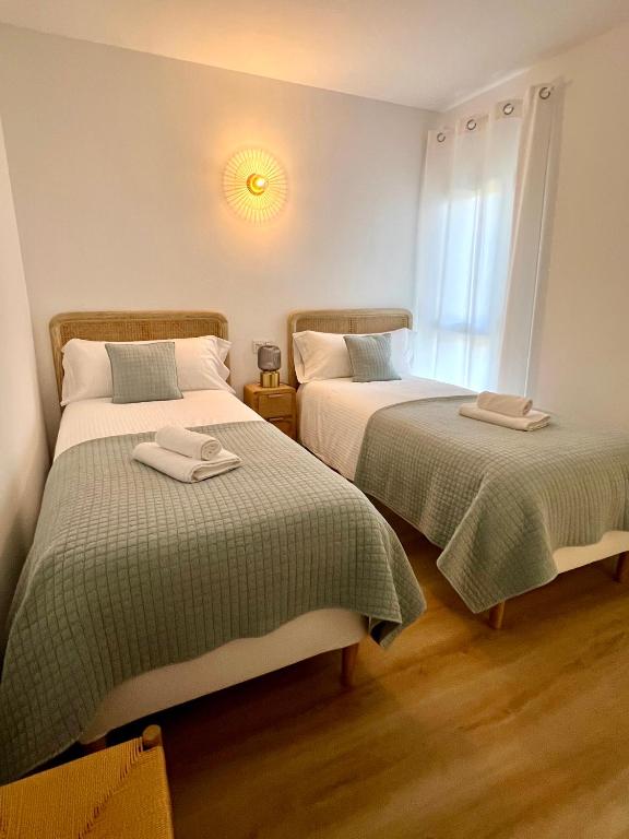 Postel nebo postele na pokoji v ubytování Elena Playa Sol