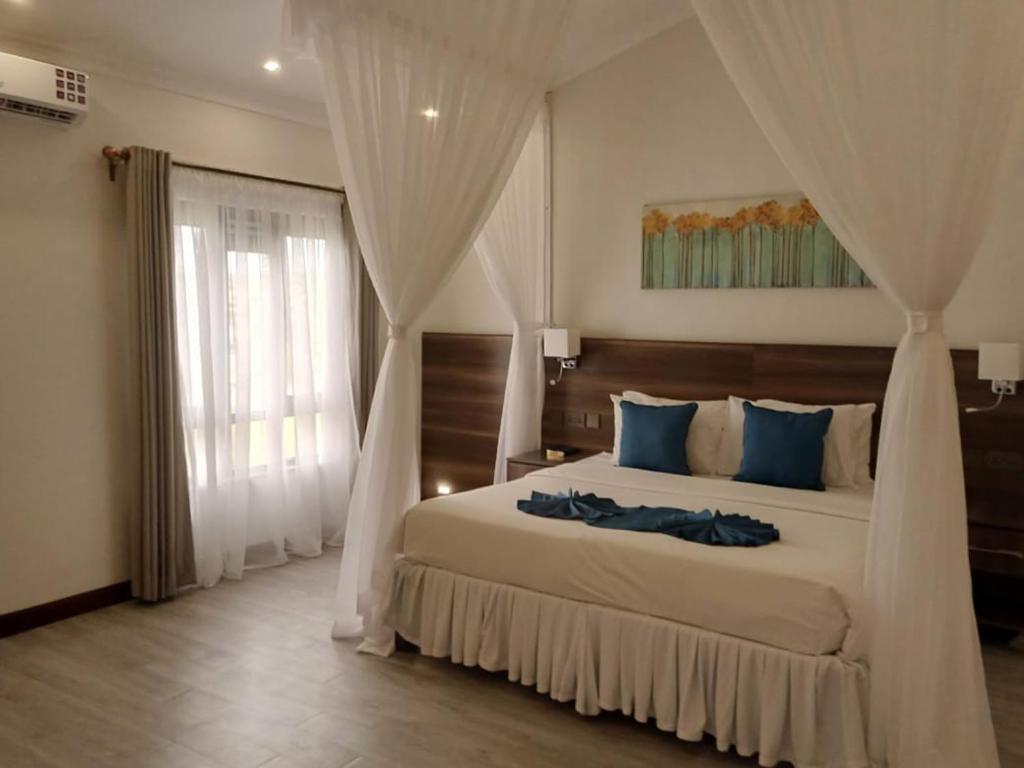 Postel nebo postele na pokoji v ubytování Lukenya Alkebu Resort