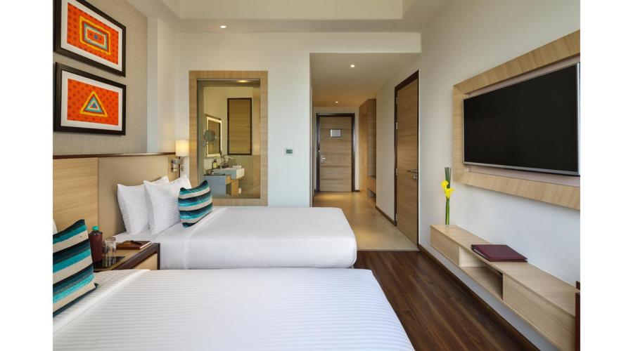 Postel nebo postele na pokoji v ubytování Sandal Suites by Lemon Tree Hotels