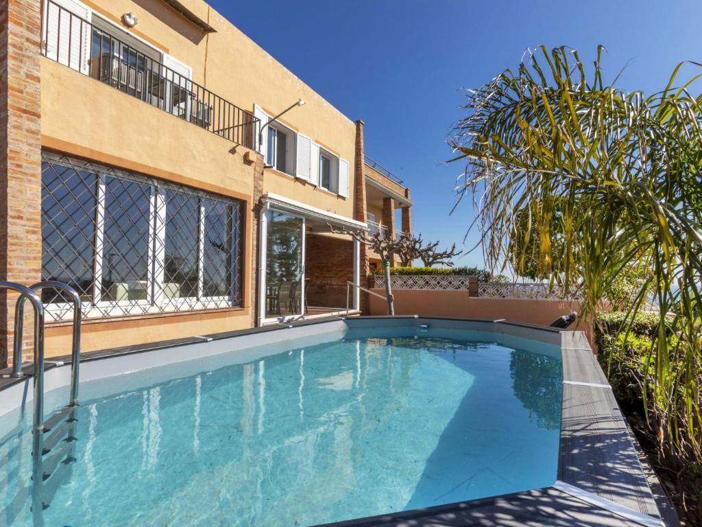 Bazén v ubytování Holiday Home Cantamar by Interhome nebo v jeho okolí