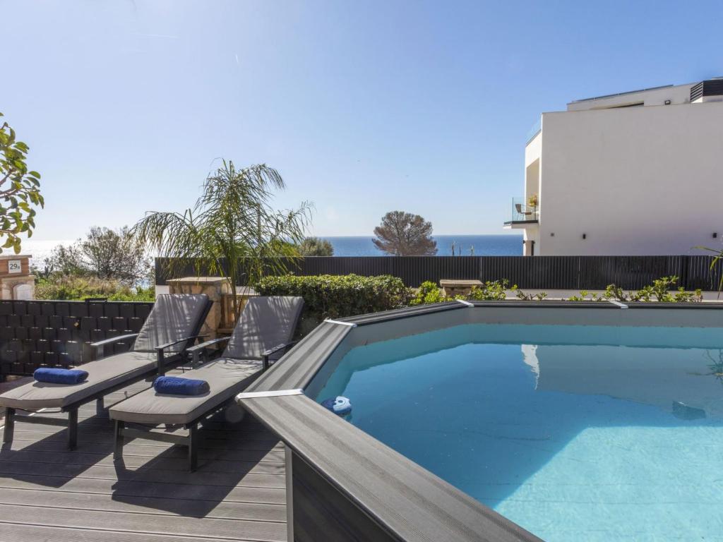 Bazén v ubytování Holiday Home Cantamar by Interhome nebo v jeho okolí