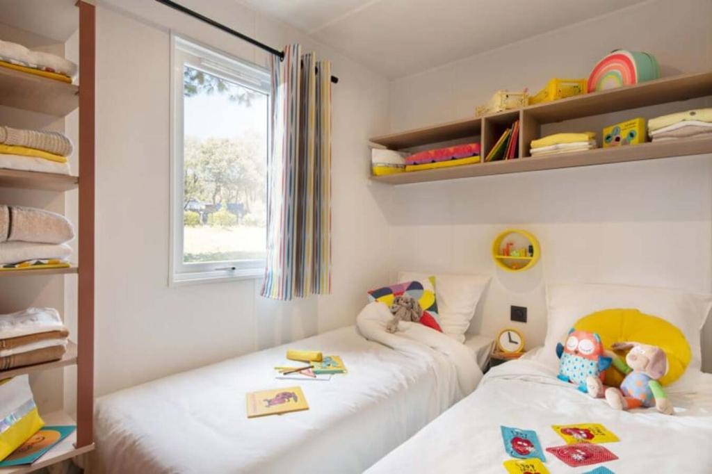 Postel nebo postele na pokoji v ubytování Camping de Contrexeville
