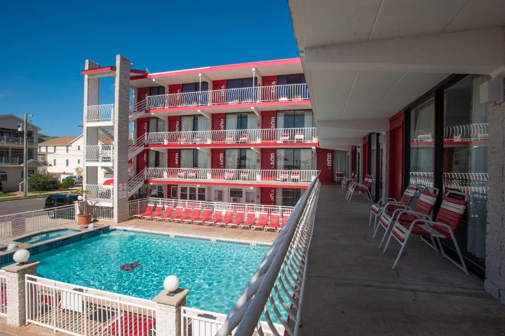 Bazén v ubytování Matador Oceanfront Resort nebo v jeho okolí