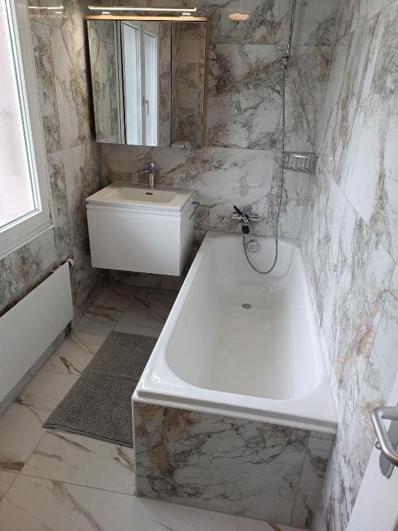 Swiss Alpine view apartment - Resim 3