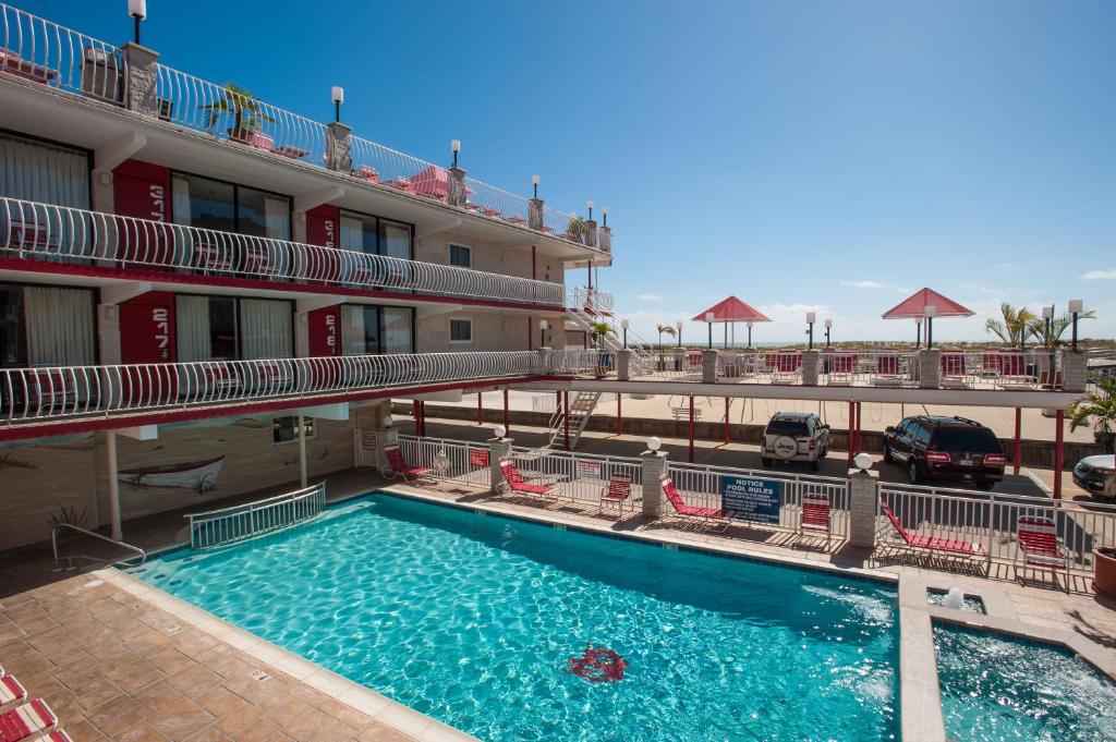 Bazén v ubytování Matador Oceanfront Resort nebo v jeho okolí