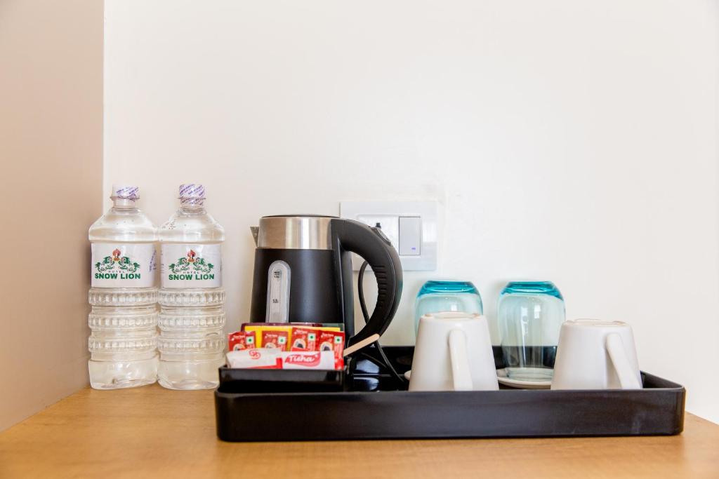 Utensilios para hacer té y café en Hotel snowlion