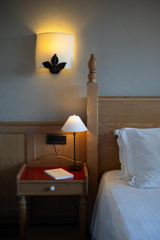 Postel nebo postele na pokoji v ubytování Hôtel Arnold
