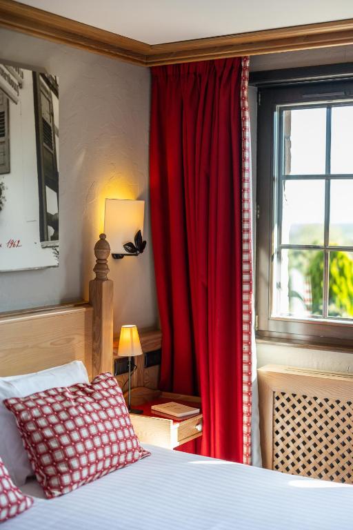 Postel nebo postele na pokoji v ubytování Hôtel Arnold