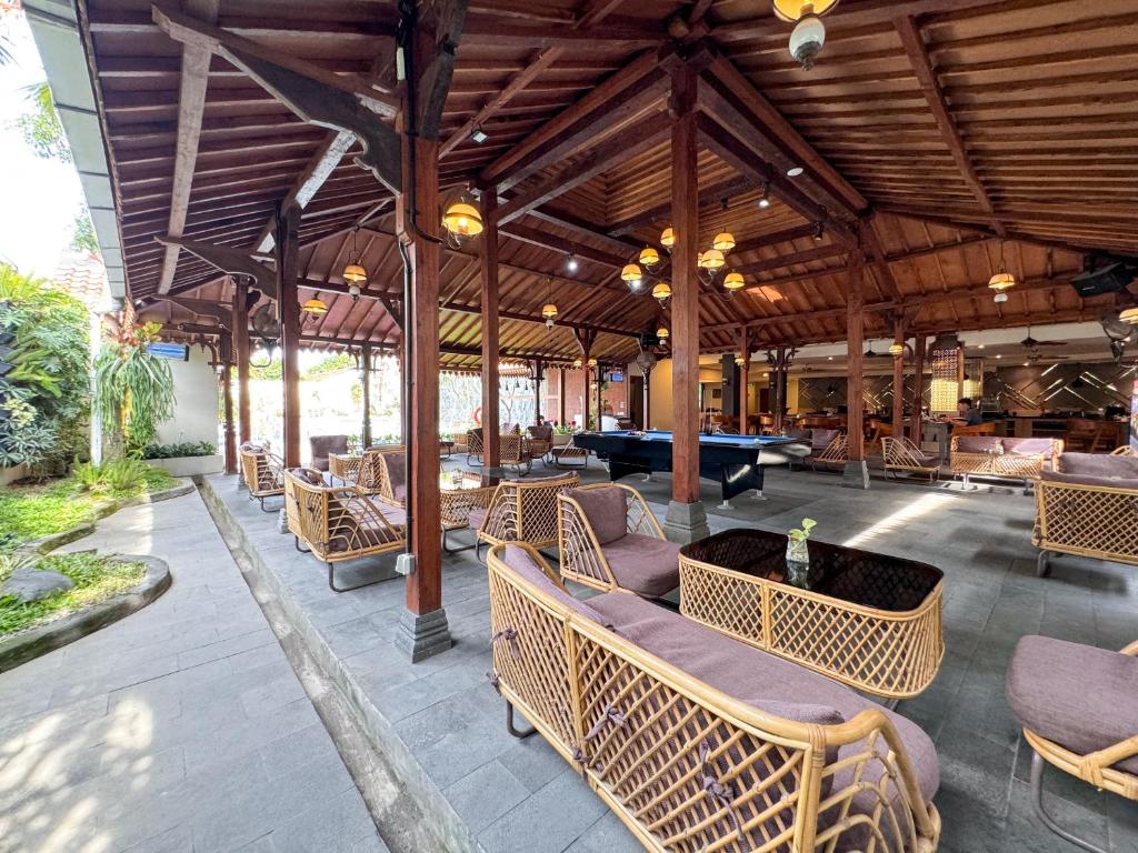 Restaurace v ubytování Aveon Hotel Yogyakarta by Daphna Management
