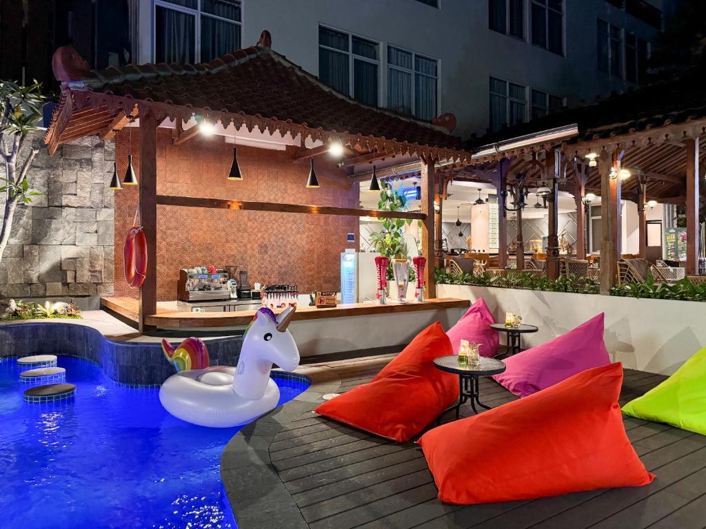 Posezení v ubytování Aveon Hotel Yogyakarta by Daphna Management