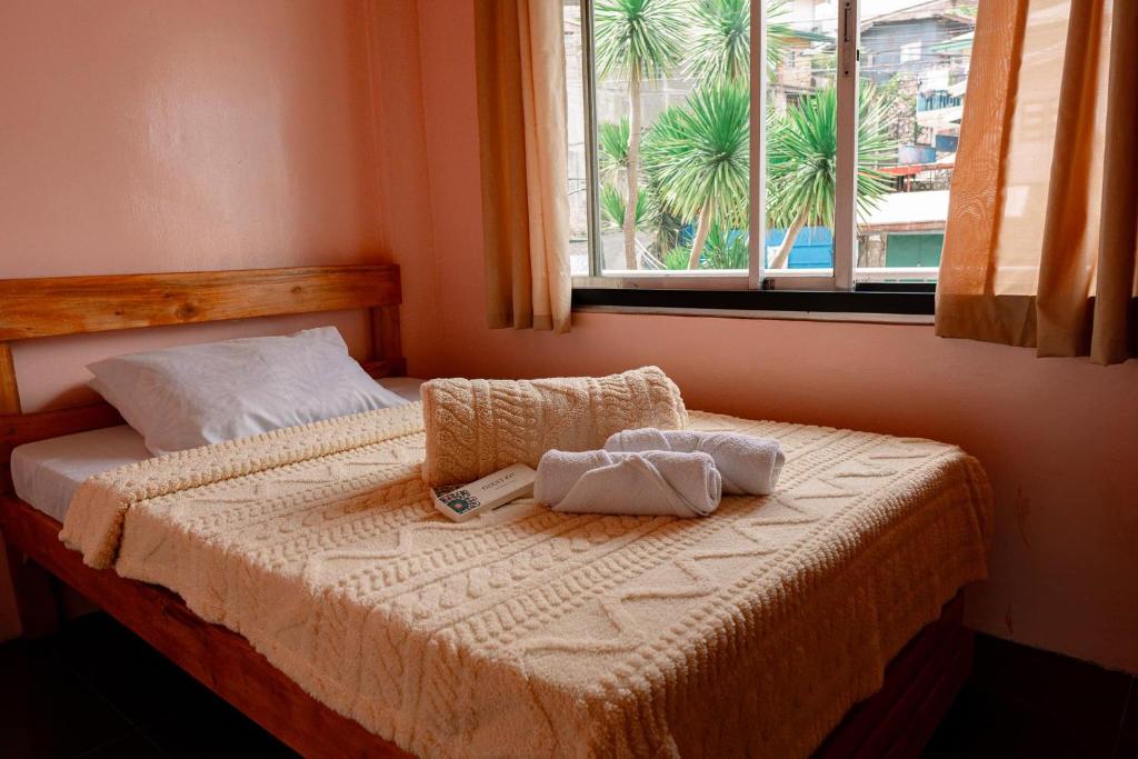 Postel nebo postele na pokoji v ubytování Steinberg Transient Baguio