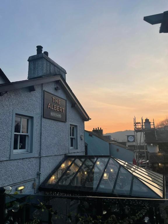 The Albert - Resim 27