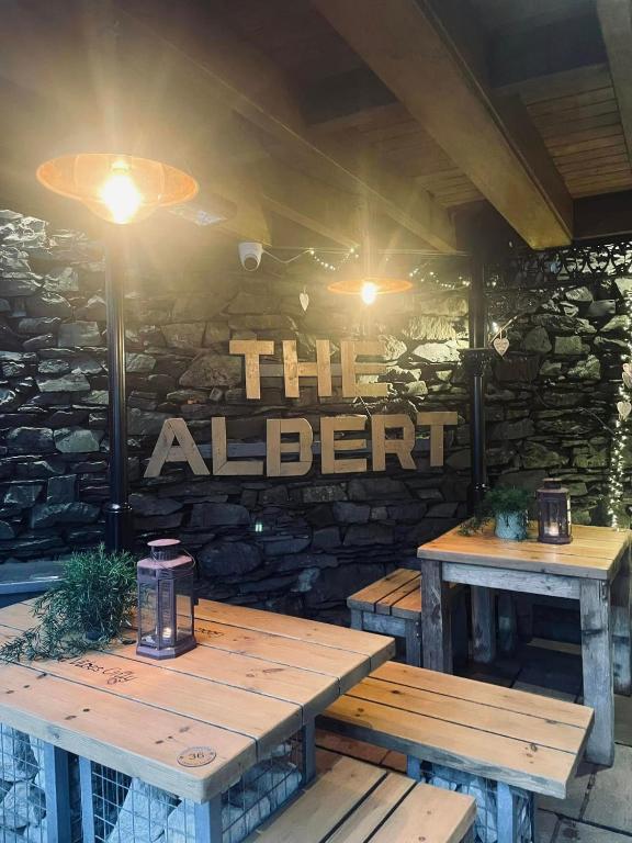 The Albert - Resim 28