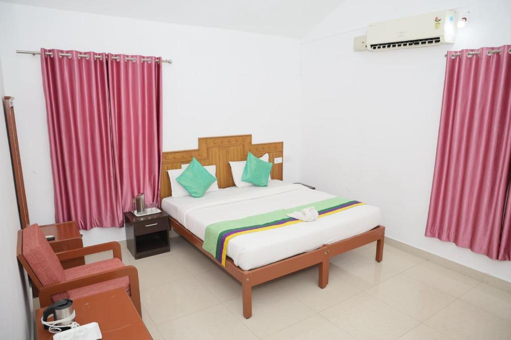 Postel nebo postele na pokoji v ubytování Hotel Yajna Comforts