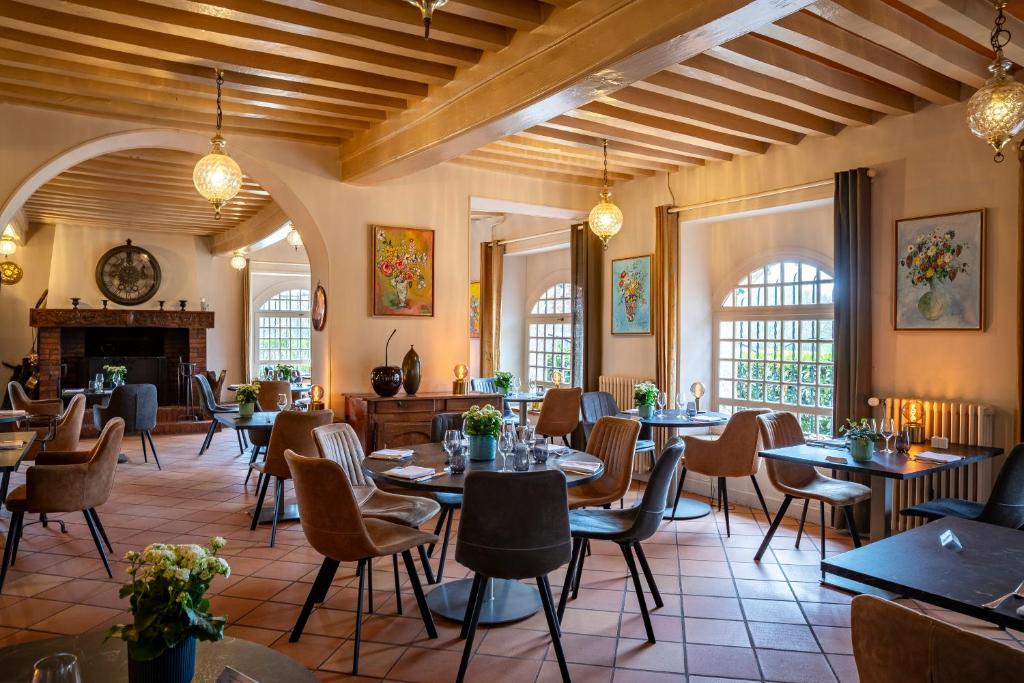 Posezení v ubytování Le relais fleuri, Hôtel et restaurant Logis - Avallon