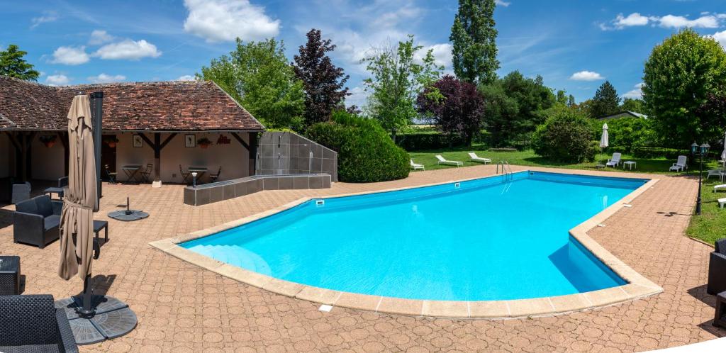 Bazén v ubytování Le relais fleuri, Hôtel et restaurant Logis - Avallon nebo v jeho okolí