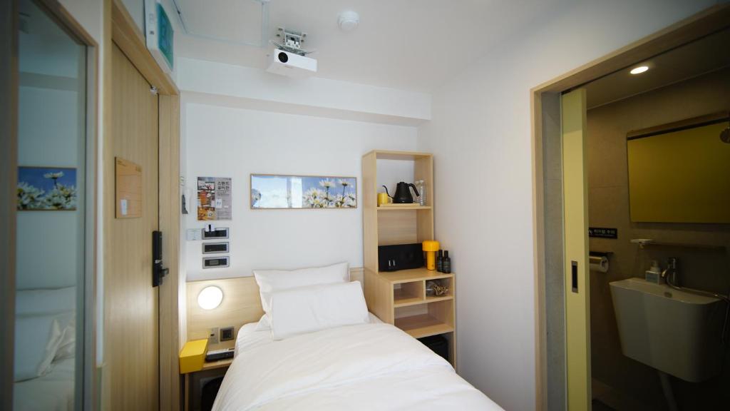 Postel nebo postele na pokoji v ubytování Hotel Marguerite Seoul