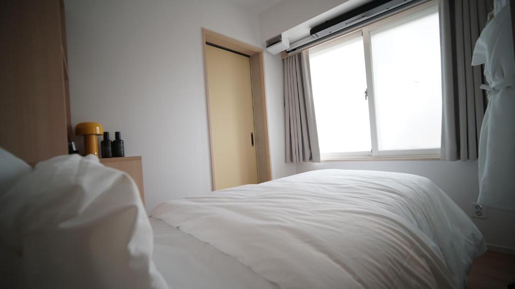 Postel nebo postele na pokoji v ubytování Hotel Marguerite Seoul