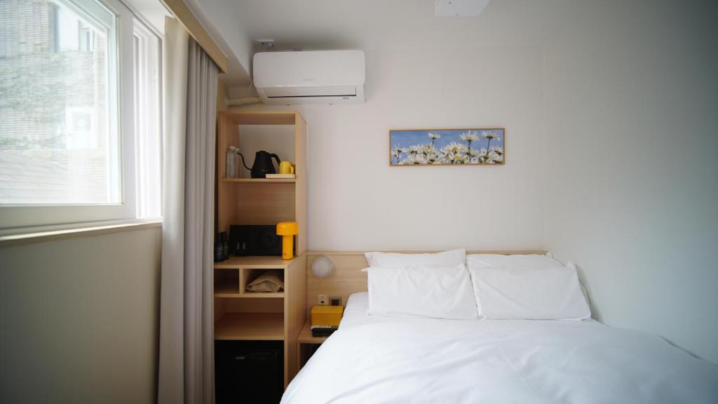 Postel nebo postele na pokoji v ubytování Hotel Marguerite Seoul