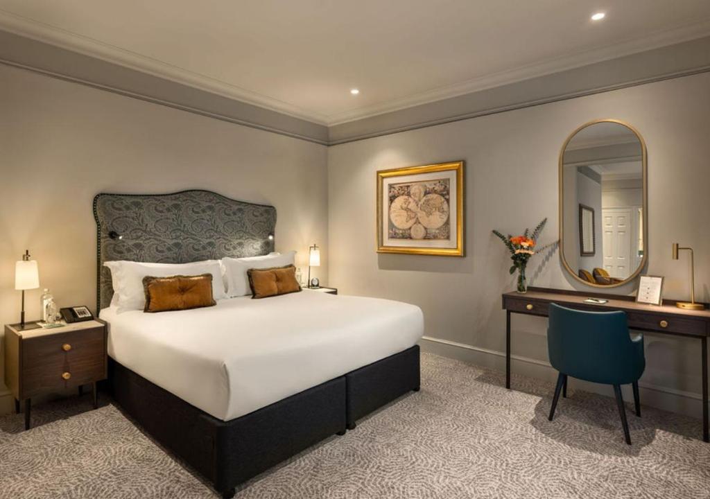 
Classic Junior Suite
