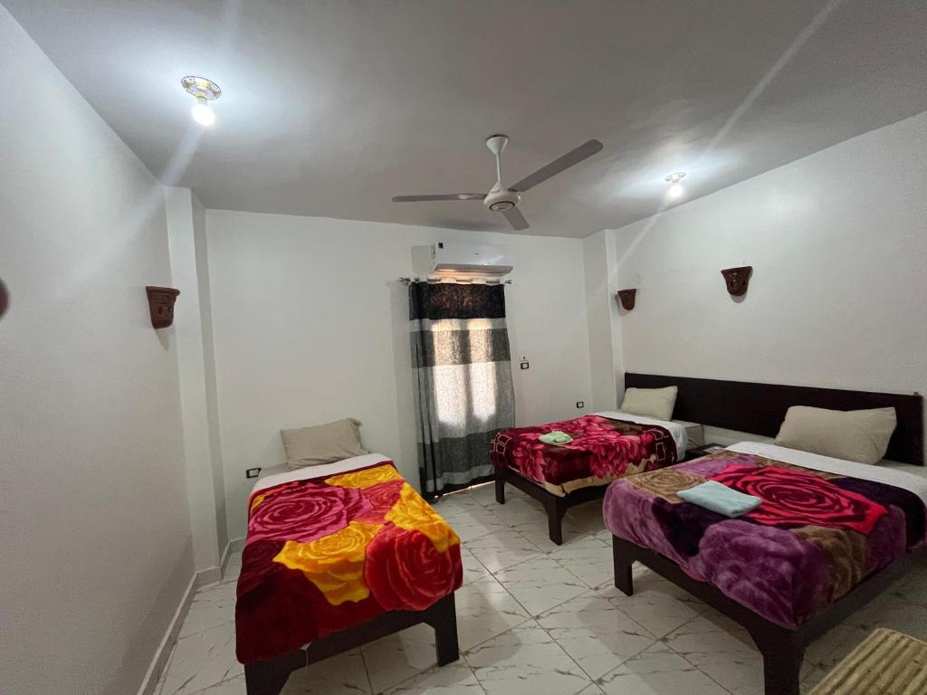 Letto o letti in una camera di sunset guest house
