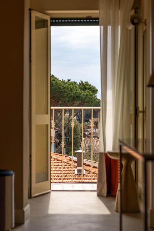 Balkón nebo terasa v ubytování Hotel Sablé