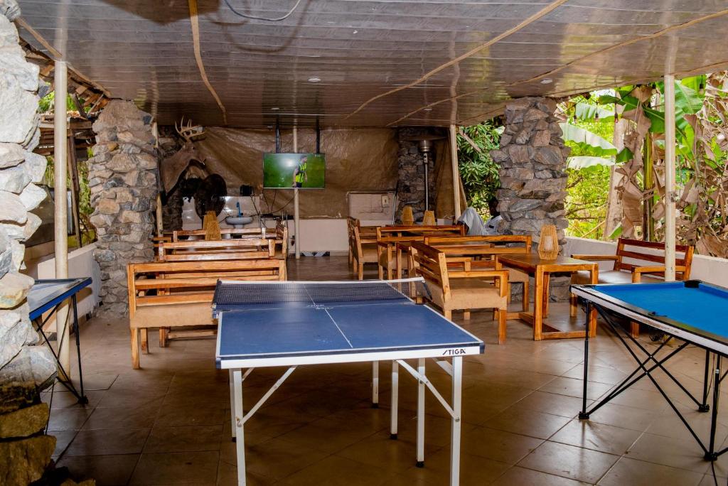 Stolní tenis v ubytování Aloha Hotel & Resort nebo okolí