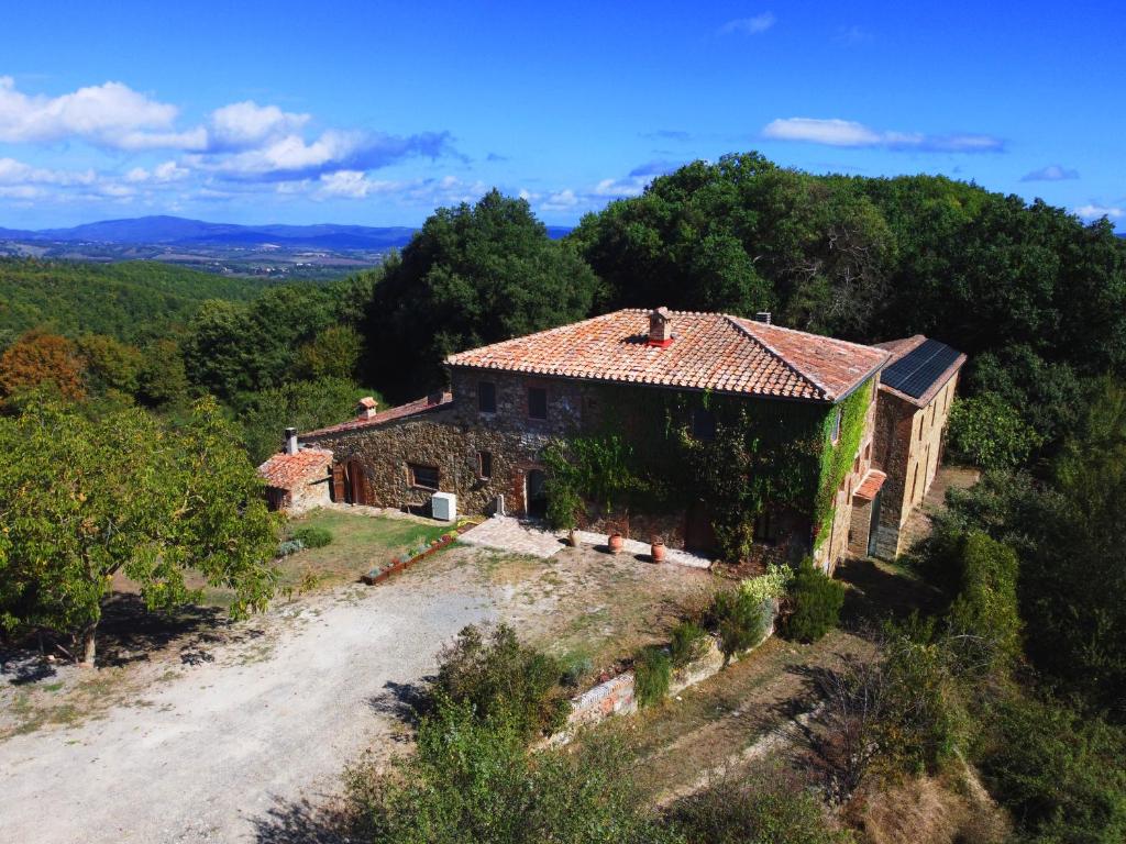 an old house on the side of a dirt road at Farmhouse in the heart of Tuscany Podernovo in Luriano
